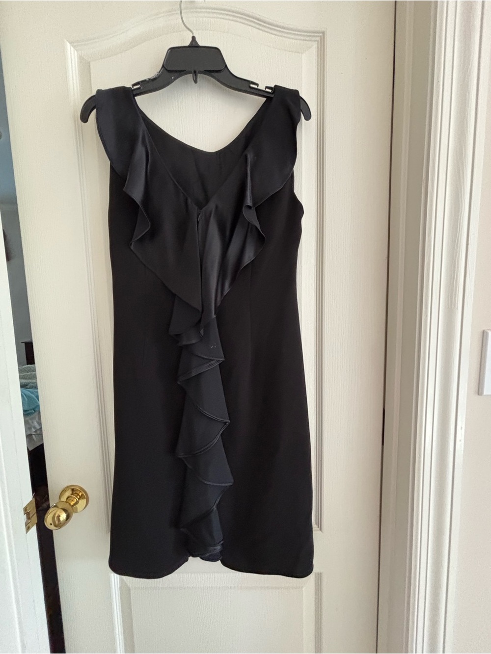 Chetta B sz 8 Black Ruffled Vee back dress Sleeveless sheath, side gather y2k